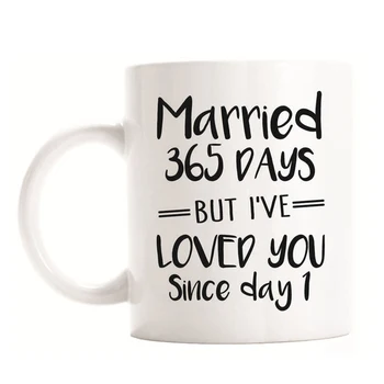 Novost Prvo Obletnico Darila Smešno Poročen 365 Dni Ljubezni, Ki Jih Od 1. Dan Ljubezni Ponudbo Kave Vrč Ustvarjalni Par Obletnico